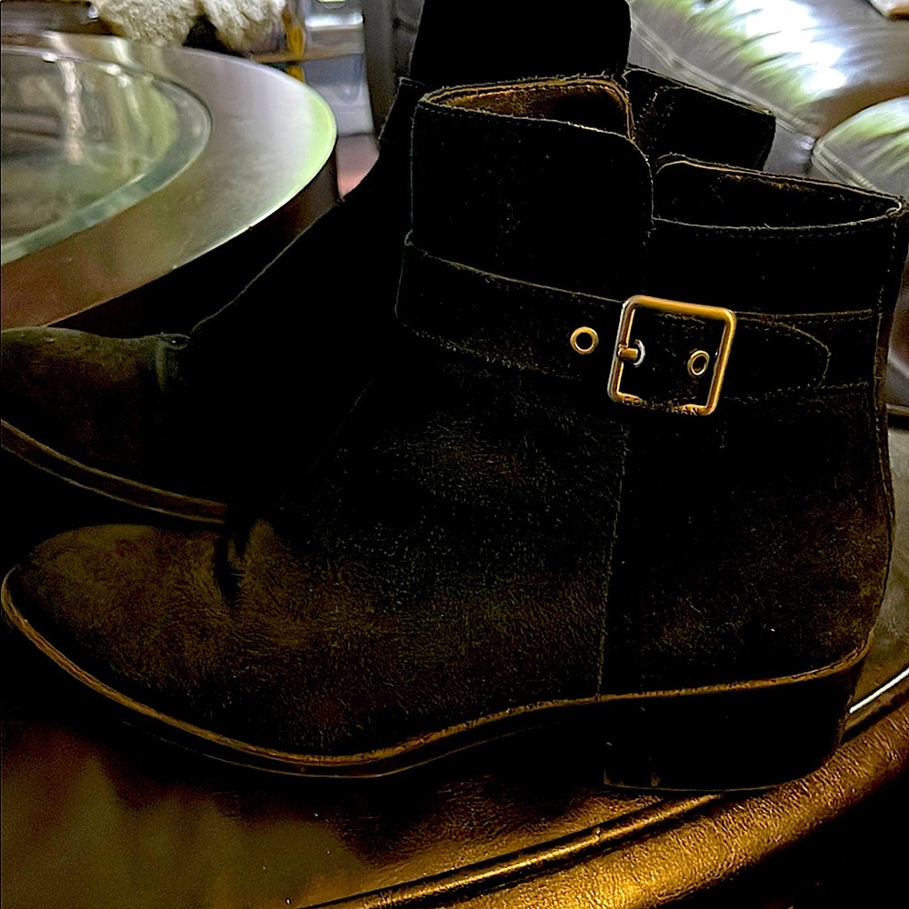 Women's suede boots